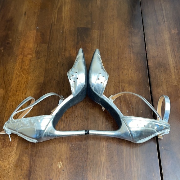Mia's silver high heels in great condition. Size 9 - Picture 4 of 5